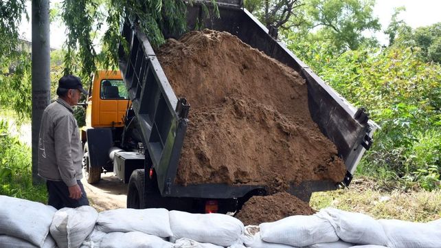 Colastiné Sur: refuerzan una defensa de 60 metros y profundizan las tareas de limpieza ante posibles crecidas
