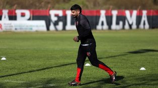 Éver Banega en el predio de Bella Vista. Newells entrenará este lunes y luego viajará a San Luis.