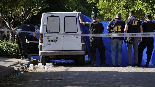 La víctima tenía cuatro impactos de bala en la zona de la espalda y fue encontrada dentro de una Fiat Fiorino&nbsp;