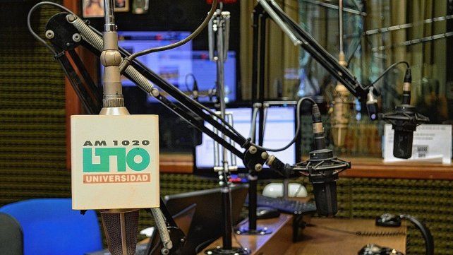 La radio santafesina LT10 pretende ser privatizada por el gobierno de Javier Milei. 