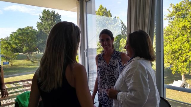 Una pequeña charla informal antes de la presentación oficial.&nbsp;