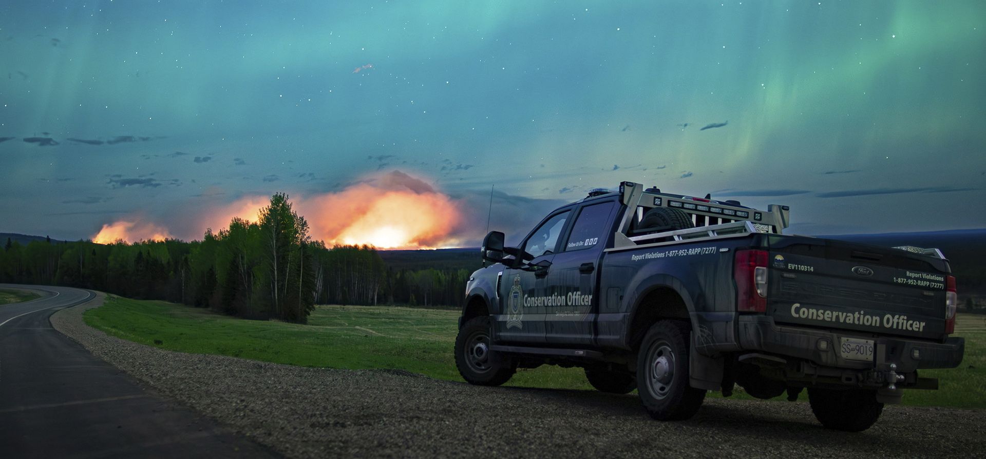 Una aurora boreal en lo alto, cerca de Fort Nelson, Columbia Británica, el sábado 11 de mayo de 2024. (Ministerio de Gestión del Agua, la Tierra y los Recursos/The Canadian Press vía AP) Una aurora boreal en lo alto, cerca de Fort Nelson, Columbia Británica, el sábado 11 de mayo de 2024. (Ministerio de Gestión del Agua, la Tierra y los Recursos/The Canadian Press vía AP)
