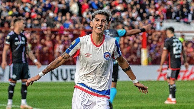 Argentinos venció a River 1-0 y prolongó el mal presente del Millonario.