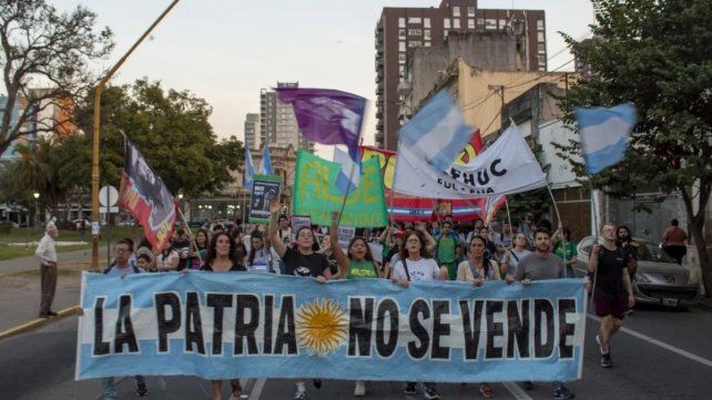 Organizaciones convocan a una protesta en Santa Fe mientras el Senado debate un proyecto sobre la propiedad privada.