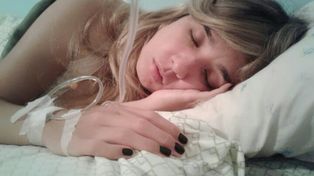 La joven de Carrizales, durante su internación. Sufrió lesiones cerebrales que obligaron a hospitalizarla.