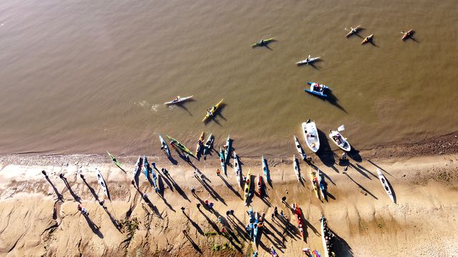 Partió la caravana de kayakistas rosarinos hacia el Congreso para pedir una ley de humedales