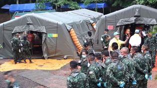 Rescatan a ocho de los doce chicos atrapados en Tailandia