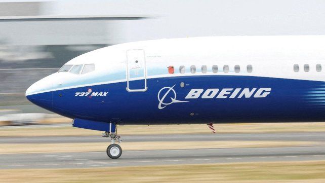 Boeing avisó que despedirá a unos 17 mil empleados.