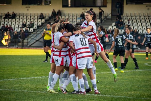 Las chicas leprosas siguen en el buen camino en el torneo de la B.