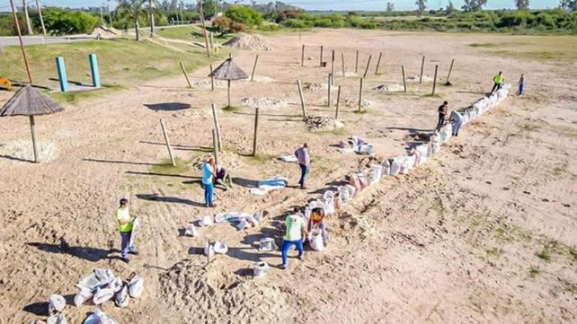 Puesta a punto de la playa en Santo Tomé&nbsp;