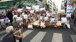Las calles céntricas se poblaron de un culturazo contra el ajuste de Milei