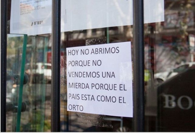 Se cansó de no vender, cerró su local y dejó un sugerente mensaje