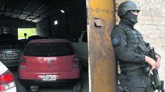 Puerto San Martín. El galpón donde se hallaron los autos y las motos. Puerto San Martín. El galpón donde se hallaron los autos y las motos.