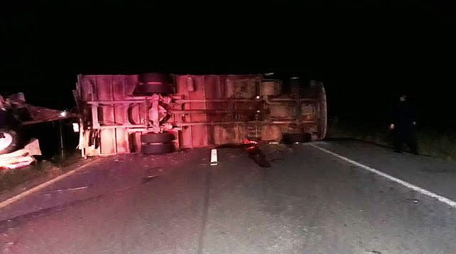 Ruta 14: Liberaron media calzada tras el vuelco de un camión