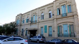 La víctima fue atendida en el hospital Cullen de Santa Fe. El atacante le endilgó haberse metido con su novia.