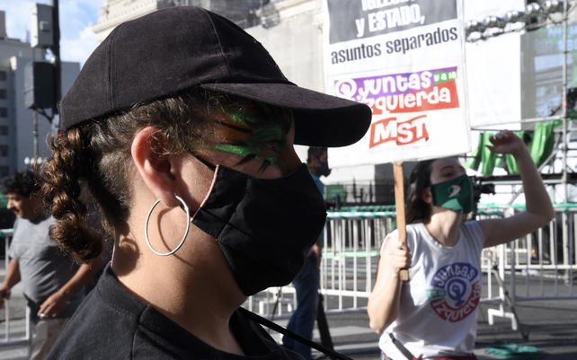Aborto legal: verdes y celestes se manifiestan frente al Congreso