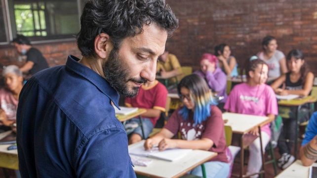 Juan Minujin es el protagonista de “El suplente”