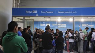 La salida del sistema que concentra los datos de todo el país, hace imposible que las oficinas locales entreguen el DNI
