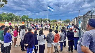 Autoridades de la escuela fueron recibidas por funcionarios de Arquitectura del municipio para ver una instancia de solución.