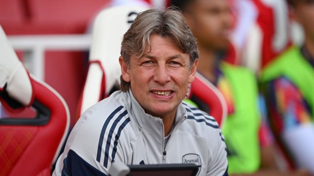 Gabriel Heinze se coronó campeón de la Premier League con Arsenal.