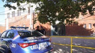 En el complejo Rosa Ziperovich hay una custodia fija frente a la escuela y en los dos corredores que usan los alumnos para llegar.