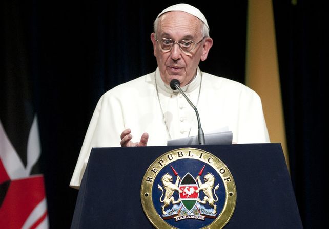 El papa exhortó a kenianos a trabajar por la paz