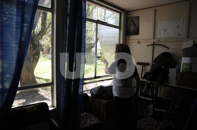 Por una ventana. Los delincuentes ingresaron y causaron varios destrozos en el interior de la institución. Por una ventana. Los delincuentes ingresaron y causaron varios destrozos en el interior de la institución.