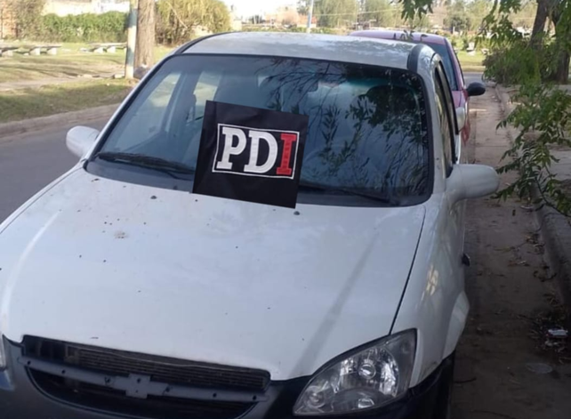 El automóvil que habrían utilizados los sospechosos por el robo con inhibidor de señales 