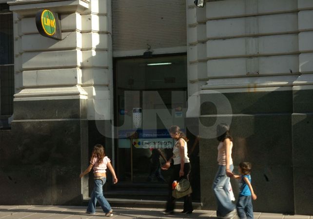 Se restableció el servicio en todos los cajeros y sucursales del Nuevo Banco de Santa Fe