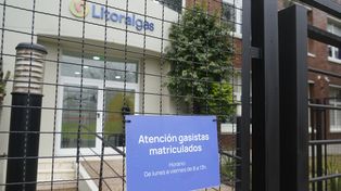 Gasistas matriculados protestaron ante Litoral Gas. La compañía negó que haya retrasos importantes en los trámites, la mayoría de los cuales ahora deben hacerse por internet.