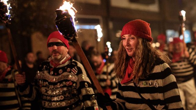 Celebración anual de la noche de la hoguera de Lewes