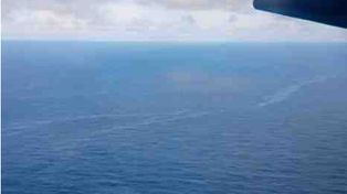 Hallan una gran mancha de combustible y m&aacute;s restos del avi&oacute;n desaparecido en el Atl&aacute;ntico