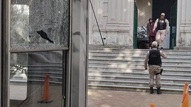 La mañana del 28 de septiembre de 2022 la guardia de Prefectura se desayunó que la garita de custodia tenía dos impactos de bala.