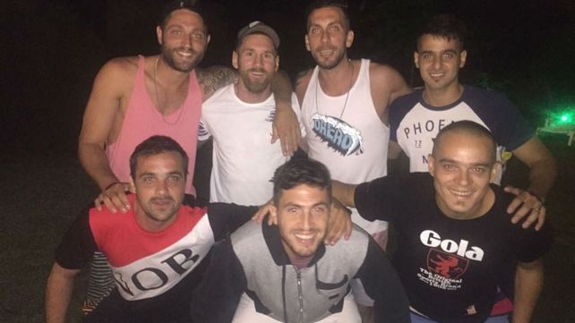 Messi y sus amigos de la infancia se reencontraron para comer un asado.