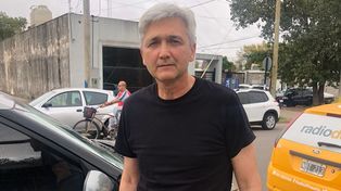 Ricardo Carloni tras salir de la Comisaría 12, donde permaneció más de nueve horas. (Foto: Fernando Carrafiello)