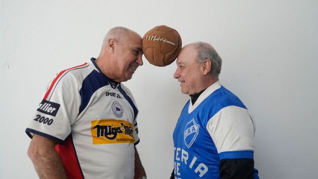 Con la camiseta invertida