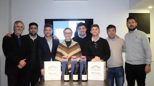 El equipo que integra las oficinas de Remax Rosario y Funes junto a Iduna Weinert, al frente de la bodega Weinert.