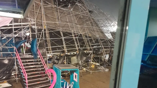 El temporal derrumbó una estructura de la fiesta Bresh y hay al menos 15 heridos