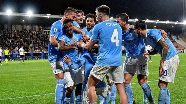 Calcio: Lazio goleó a Spezia y mantuvo su racha ganadora
