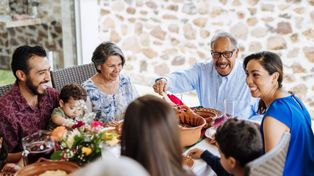 Cómo sobrevivir tu primera cena con una familia anfitriona