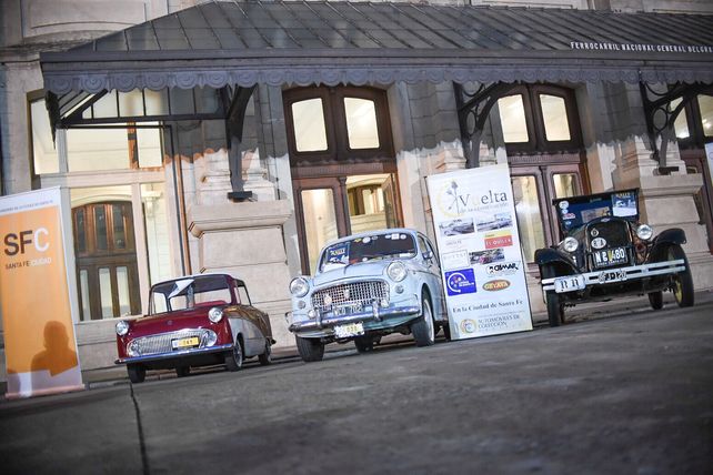 Los autos clásicos y antiguos, protagonistas del Rally Vuelta de la Constitución