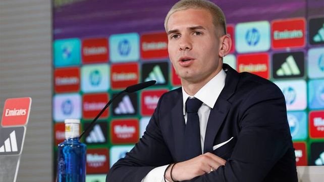 Franco Mastantuono fue presentado oficialmente como nuevo futbolista de Real Madrid.