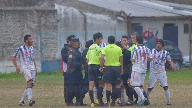Fútbol violento: árbitro y periodista las víctimas del domingo