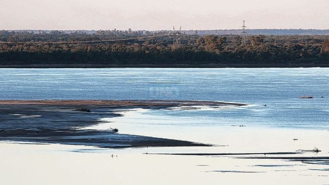 El río Paraná se acerca a su marca más baja en 50 años