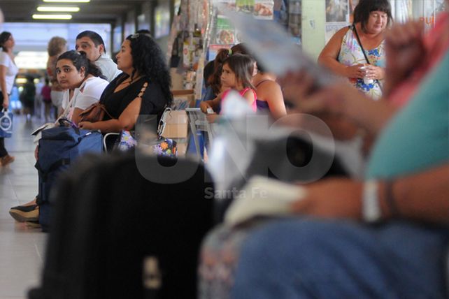 Poco movimiento por el recambio turístico en la terminal de Santa Fe
