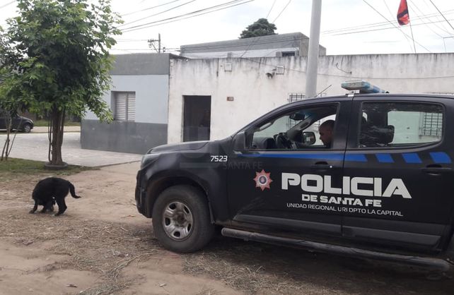 La casa en dónde vive que terminó con la vida de tres personas en barrio Sacarafía. Está frente a la que se produjeron los homicidios.&nbsp;