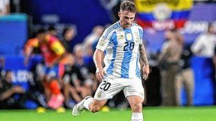 Alexis Mac Allister arrastra una sobrecarga muscular y es duda en la Selección Argentina para enfrentar a Chile.