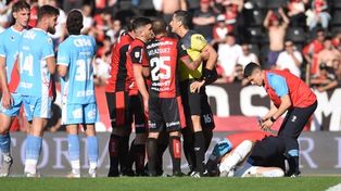 Caliente. El partido no ofreció nada de fútbol, por lo que las polémicas se convirtieron en el centro de la atención en el Coloso.