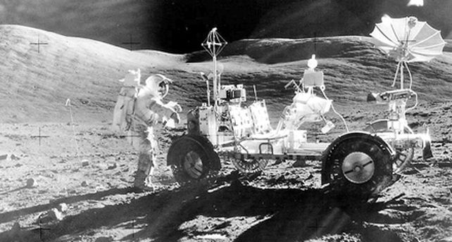 Descubren que la Luna tiene tanta agua en su interior como la Tierra