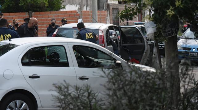 Dos crímenes en pocos minutos en Rosario: asesinaron a un hombre y una mujer en distintos ataques